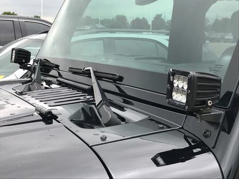Used 2014 Jeep Wrangler Unlimited Rubicon w/ Connectivity Group AWD/4WD image 10