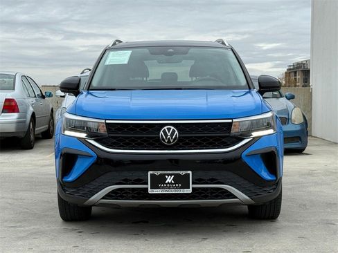 Used 2023 Volkswagen Taos SE w/ Panoramic Sunroof Package image 6