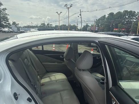 Used 2015 INFINITI Q50 Premium w/ Deluxe Touring Package image 16