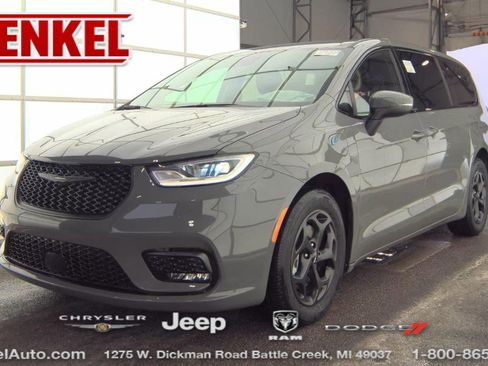 Used 2023 Chrysler Pacifica Touring-L w/ S Appearance Package image 1