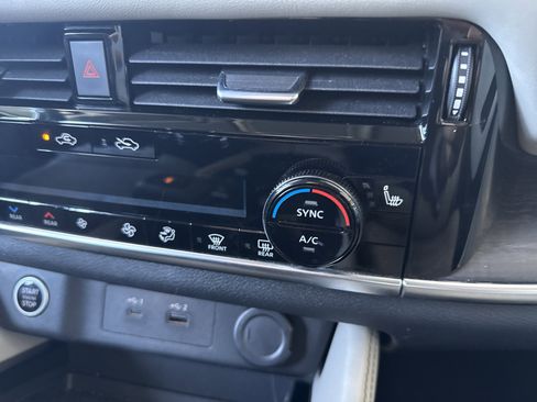 Used 2021 Nissan Rogue SL image 30