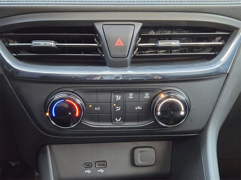 Used 2025 Buick Encore GX Preferred image 17