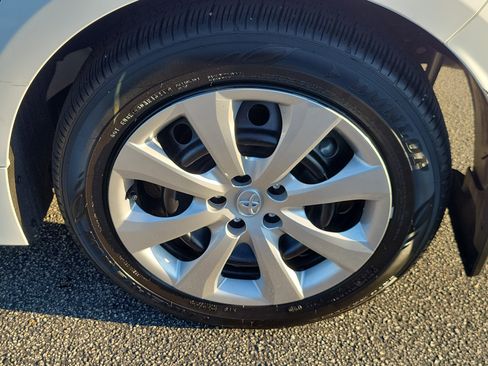 Used 2025 Toyota Corolla LE image 8