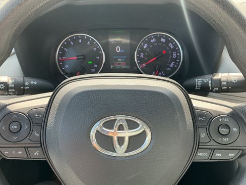 Used 2020 Toyota RAV4 XLE w/ Convenience Package AWD/4WD image 6