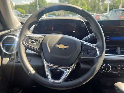 Used 2025 Chevrolet Trax LT w/ Driver Confidence Package FWD image 15