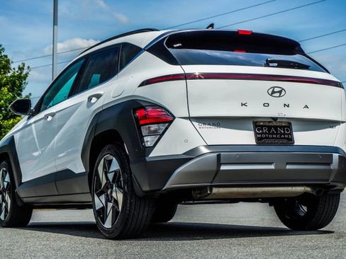 Used 2026 Hyundai Kona Limited FWD image 11