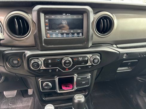 Used 2023 Jeep Wrangler Unlimited Sport AWD/4WD image 16