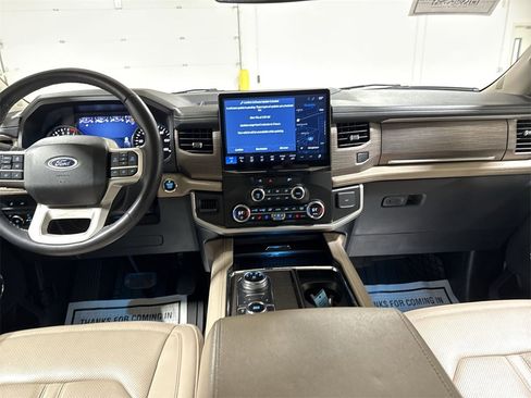 Used 2024 Ford Expedition Limited image 10