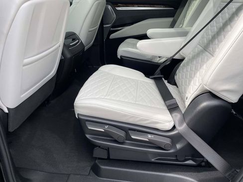 Certified 2025 Cadillac Escalade ESV Sport Platinum image 14