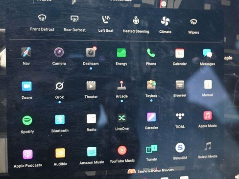 Used 2023 Tesla Model 3 Standard Range image 17