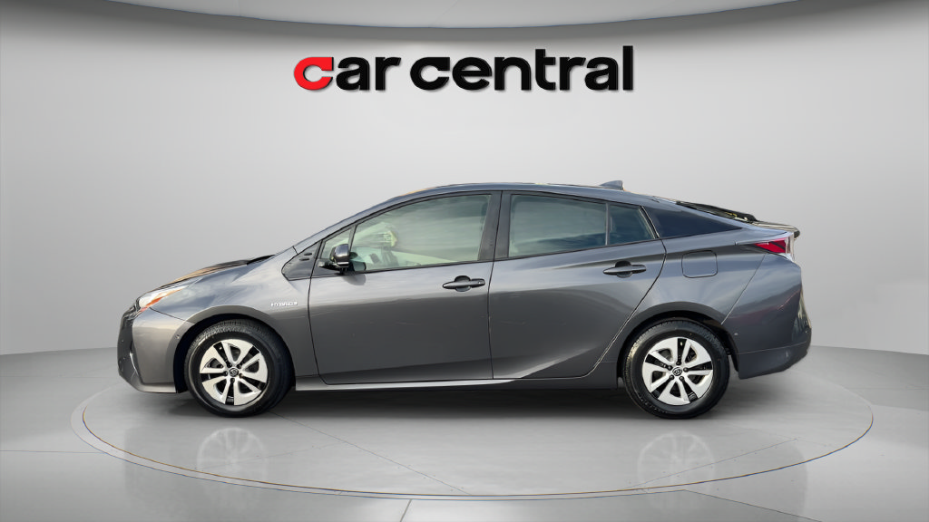 Used 2018 Toyota Prius Two w/ Prius Two Safety Plus Package FWD image 2