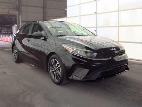 Used 2024 Kia Forte LXS FWD image 3