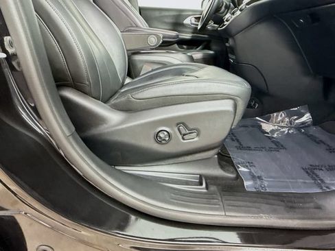 Used 2020 Chrysler Pacifica Touring-L w/ Advanced Safetytec Group AWD/4WD image 39