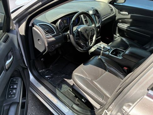 Used 2018 Chrysler 300 Limited AWD/4WD image 7