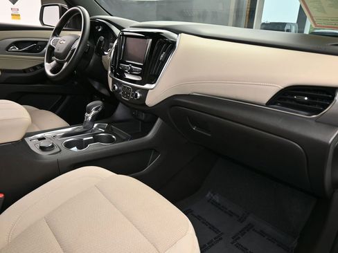 Used 2022 Chevrolet Traverse LS image 42