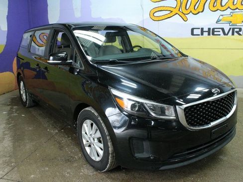 Used 2018 Kia Sedona L image 4