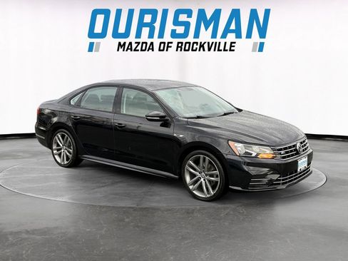 Used 2018 Volkswagen Passat 2.0T R-Line image 1