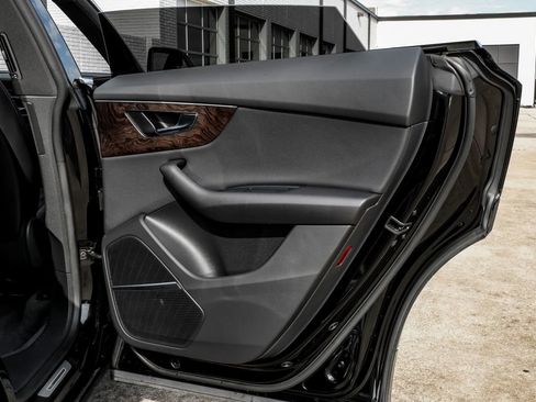 Used 2022 Audi Q8 Premium Plus image 44