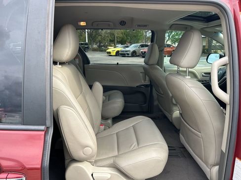 Used 2017 Toyota Sienna XLE w/ XLE Navigation Package image 49