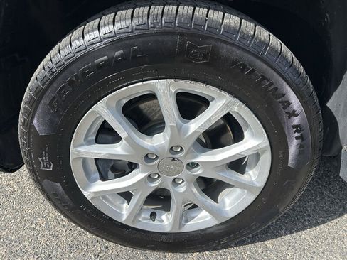 Used 2014 Jeep Cherokee Latitude w/ Comfort/Convenience Group AWD/4WD image 7