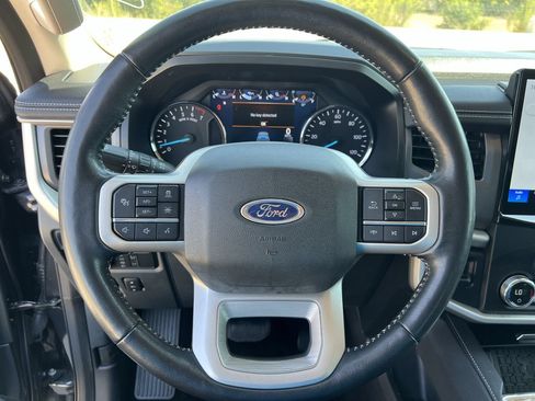 Used 2022 Ford Expedition XLT RWD image 8