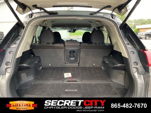 Used 2020 Nissan Rogue SV w/ Premium Package AWD/4WD image 9