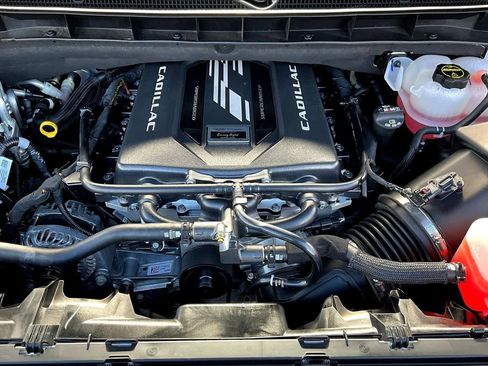 Used 2025 Cadillac Escalade V w/ LPO, ONYX Package image 32