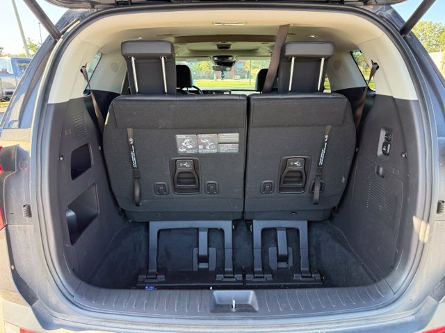 Used 2025 Kia Carnival SX w/ SX Dark Edition Package FWD image 8
