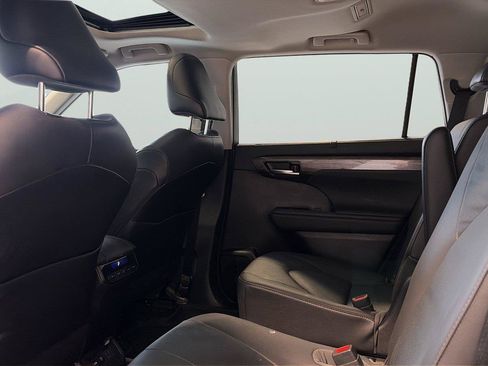 Used 2021 Toyota Highlander Limited AWD/4WD image 17
