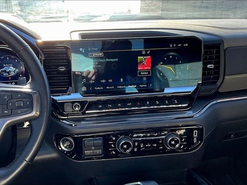 Used 2024 Chevrolet Silverado 1500 ZR2 w/ Technology Package AWD/4WD image 3