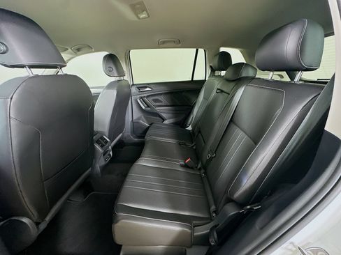 Used 2023 Volkswagen Tiguan SE AWD/4WD image 35
