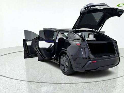 Used 2026 Tesla Model Y 2WD image 17