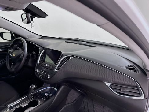 Used 2018 Chevrolet Malibu LT image 30