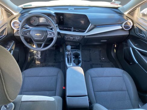 Used 2024 Chevrolet Trax LS w/ LS Convenience Package FWD image 10