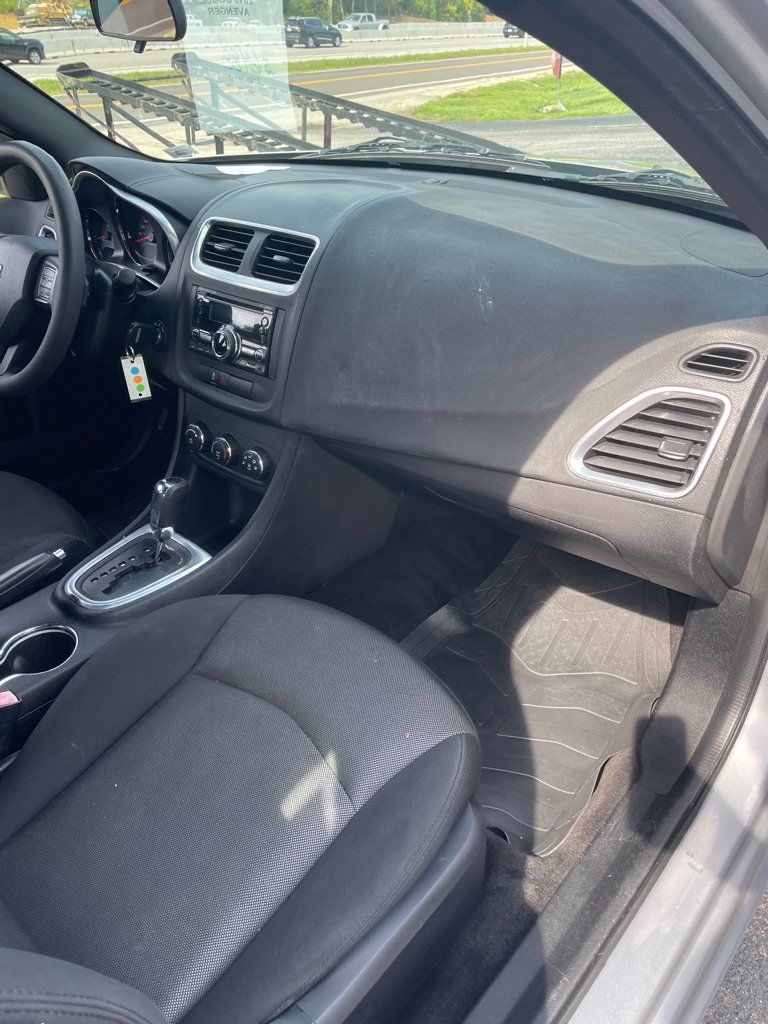 Used 2013 Dodge Avenger SE FWD image 20