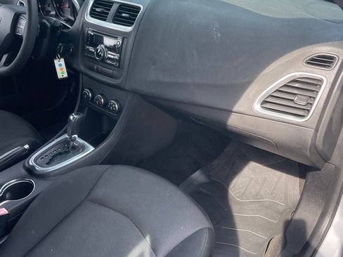 Used 2013 Dodge Avenger SE FWD image 20