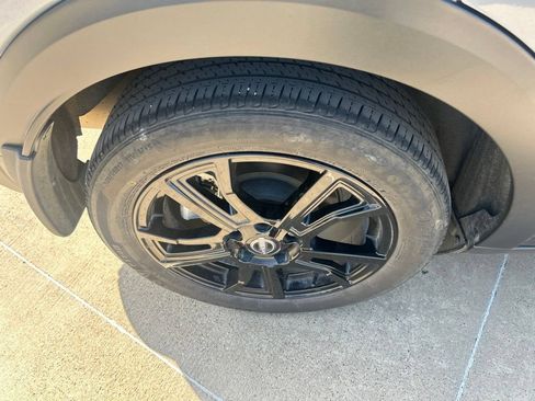 Certified 2024 Nissan Kicks SR w/ SR Premium Package FWD image 9