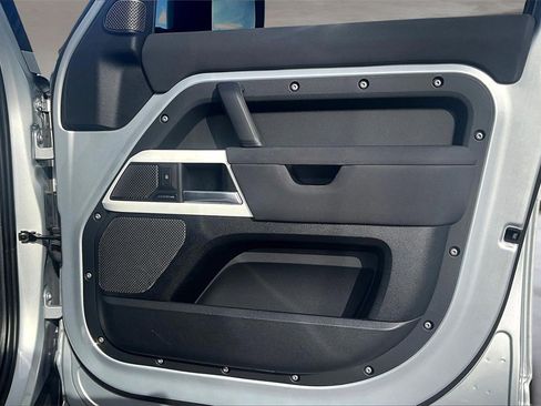 Used 2023 Land Rover Defender 110 S image 19