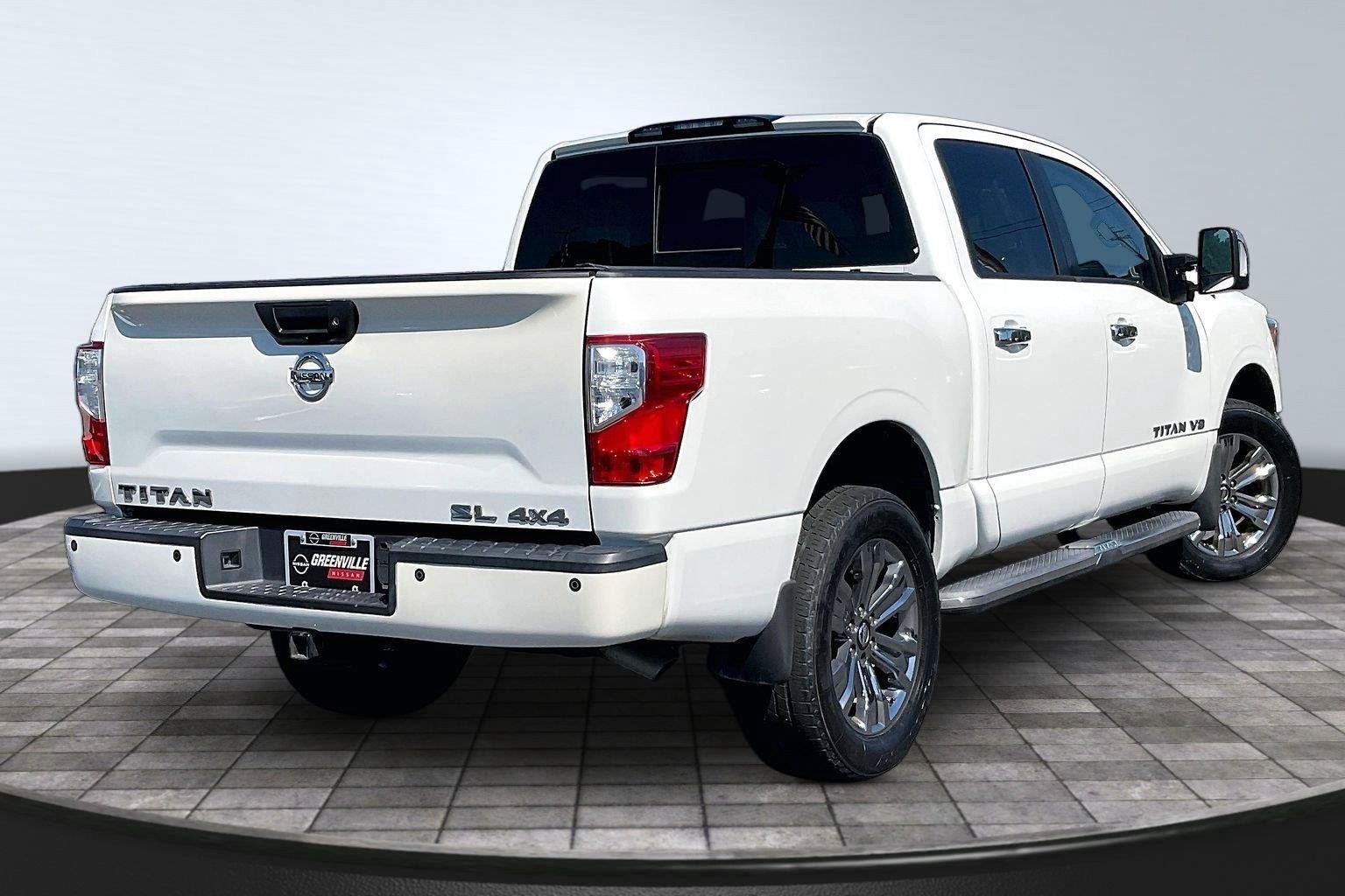 Used 2018 Nissan Titan SL w/ Chrome Package AWD/4WD image 14