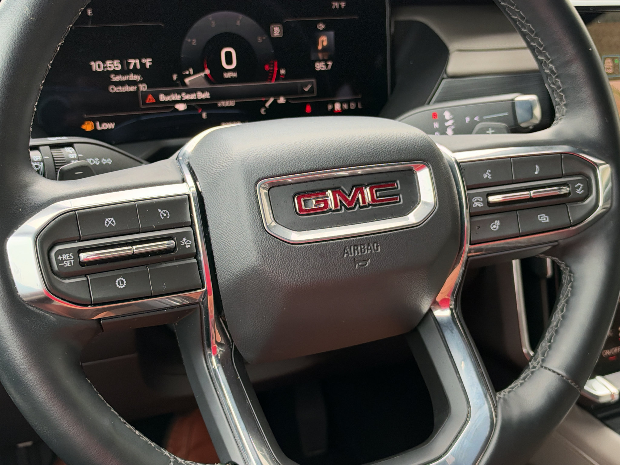 Used 2026 GMC Acadia Elevation w/ Elevation Premium Package FWD image 30