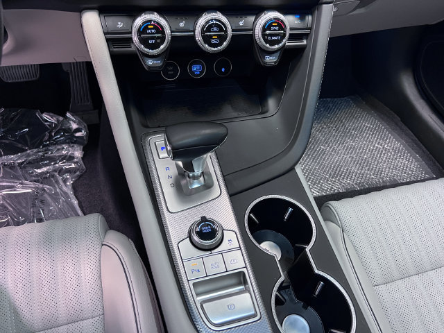 Used 2022 Genesis G70 2.0T w/ Prestige Package RWD image 27