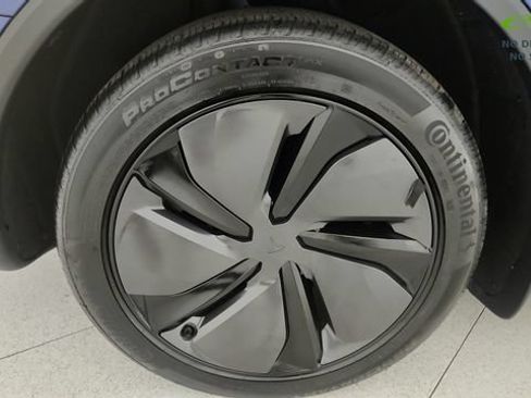 Used 2026 Tesla Model Y 2WD image 96