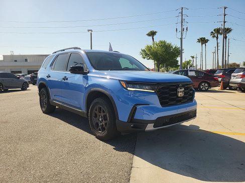 Used 2023 Honda Pilot TrailSport image 8