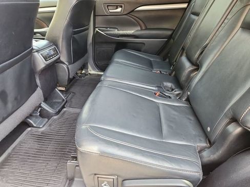 Used 2014 Toyota Highlander XLE AWD/4WD image 24