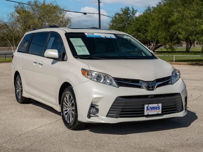 Used 2019 Toyota Sienna XLE