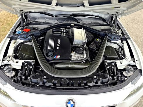 Used 2018 BMW M4 Convertible image 5