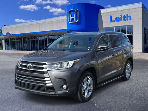 Used 2017 Toyota Highlander Limited image 1