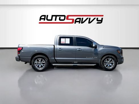 Used 2020 Nissan Titan SL w/ Moonroof Package RWD image 8