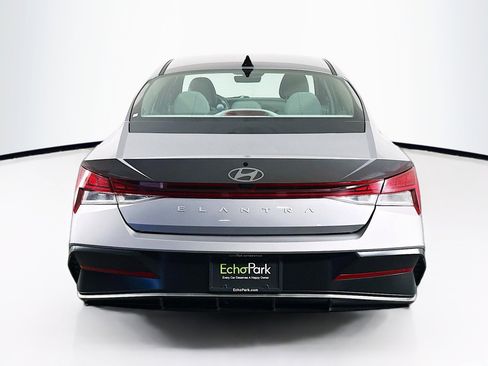 Used 2025 Hyundai Elantra SEL FWD image 7