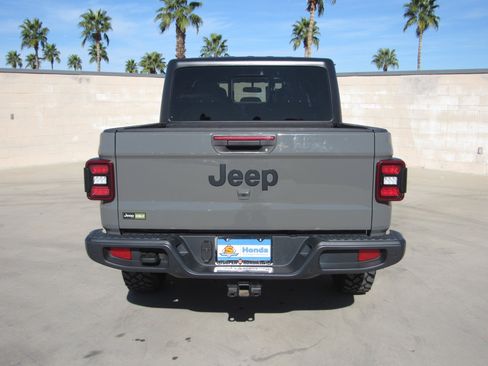 Used 2021 Jeep Gladiator Willys image 7